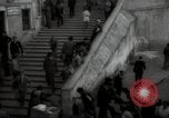 Standbild Menge Lissabon Portugal, 1942, aus Sekunde 48 historischem Filmmaterial Videoclip 65675074494