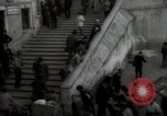 Standbild Menge Lissabon Portugal, 1942, aus Sekunde 49 historischem Filmmaterial Videoclip 65675074494