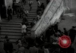 Standbild Menge Lissabon Portugal, 1942, aus Sekunde 52 historischem Filmmaterial Videoclip 65675074494
