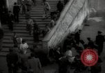 Standbild Menge Lissabon Portugal, 1942, aus Sekunde 53 historischem Filmmaterial Videoclip 65675074494