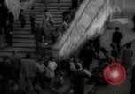 Standbild Menge Lissabon Portugal, 1942, aus Sekunde 55 historischem Filmmaterial Videoclip 65675074494