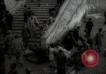 Standbild Menge Lissabon Portugal, 1942, aus Sekunde 56 historischem Filmmaterial Videoclip 65675074494