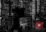 Standbild Menge Lissabon Portugal, 1942, aus Sekunde 59 historischem Filmmaterial Videoclip 65675074494