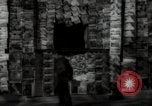 Standbild Menge Lissabon Portugal, 1942, aus Sekunde 61 historischem Filmmaterial Videoclip 65675074494
