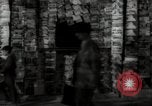 Standbild Menge Lissabon Portugal, 1942, aus Sekunde 62 historischem Filmmaterial Videoclip 65675074494