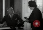 Standbild Oberst Robert Solberg Lissabon Portugal, 1942, aus Sekunde 50 historischem Filmmaterial Videoclip 65675074499