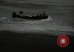 Standbild B-24 Liberator Bomber Mindanao Philippinen, 1945, aus Sekunde 5 historischem Filmmaterial Videoclip 65675074516