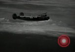 Standbild B-24 Liberator Bomber Mindanao Philippinen, 1945, aus Sekunde 6 historischem Filmmaterial Videoclip 65675074516