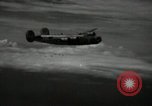 Standbild B-24 Liberator Bomber Mindanao Philippinen, 1945, aus Sekunde 7 historischem Filmmaterial Videoclip 65675074516