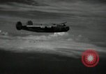 Standbild B-24 Liberator Bomber Mindanao Philippinen, 1945, aus Sekunde 9 historischem Filmmaterial Videoclip 65675074516