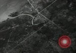 Standbild B-24 Liberator Bomber Mindanao Philippinen, 1945, aus Sekunde 26 historischem Filmmaterial Videoclip 65675074516
