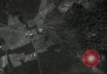 Standbild B-24 Liberator Bomber Mindanao Philippinen, 1945, aus Sekunde 30 historischem Filmmaterial Videoclip 65675074516