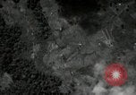 Standbild B-24 Liberator Bomber Mindanao Philippinen, 1945, aus Sekunde 44 historischem Filmmaterial Videoclip 65675074516