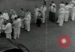 Immagine di Le persone schierate Filippine, 1942, secondo 22 filmato di repertorio 65675074518