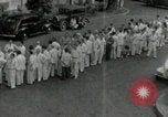 Immagine di Le persone schierate Filippine, 1942, secondo 24 filmato di repertorio 65675074518