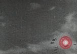 Standbild Japanische Bomberflugzeuge Pearl Harbor Hawaii USA, 1941, aus Sekunde 37 historischem Filmmaterial Videoclip 65675074590