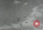 Standbild Japanische Bomberflugzeuge Pearl Harbor Hawaii USA, 1941, aus Sekunde 38 historischem Filmmaterial Videoclip 65675074590
