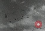 Standbild Japanische Bomberflugzeuge Pearl Harbor Hawaii USA, 1941, aus Sekunde 39 historischem Filmmaterial Videoclip 65675074590