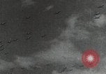 Standbild Japanische Bomberflugzeuge Pearl Harbor Hawaii USA, 1941, aus Sekunde 40 historischem Filmmaterial Videoclip 65675074590