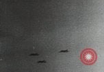 Standbild Japanische Bomberflugzeuge Pearl Harbor Hawaii USA, 1941, aus Sekunde 50 historischem Filmmaterial Videoclip 65675074590
