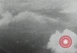 Standbild Japanische Bomberflugzeuge Pearl Harbor Hawaii USA, 1941, aus Sekunde 56 historischem Filmmaterial Videoclip 65675074590