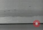Standbild B-24 Liberator Bomber Vila Salomonen, 1943, aus Sekunde 3 historischem Filmmaterial Videoclip 65675074591
