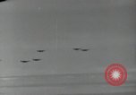 Standbild B-24 Liberator Bomber Vila Salomonen, 1943, aus Sekunde 12 historischem Filmmaterial Videoclip 65675074591