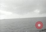 Standbild USS Princeton CVL-23 Golf von Leyte, 1944, aus Sekunde 21 historischem Filmmaterial Videoclip 65675074606