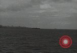 Standbild USS Princeton CVL-23 Golf von Leyte, 1944, aus Sekunde 61 historischem Filmmaterial Videoclip 65675074606
