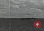 Image SB2C-5 aéronefs présents sur le support Golfe de Leyte, 1944, de la seconde 4 séquences d'archives historiques vidéo 65675074608