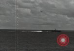 Image SB2C-5 aéronefs présents sur le support Golfe de Leyte, 1944, de la seconde 9 séquences d'archives historiques vidéo 65675074608