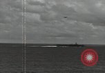 Image SB2C-5 aéronefs présents sur le support Golfe de Leyte, 1944, de la seconde 10 séquences d'archives historiques vidéo 65675074608