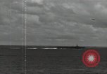Image SB2C-5 aéronefs présents sur le support Golfe de Leyte, 1944, de la seconde 13 séquences d'archives historiques vidéo 65675074608