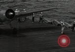 Image SB2C-5 aéronefs présents sur le support Golfe de Leyte, 1944, de la seconde 14 séquences d'archives historiques vidéo 65675074608