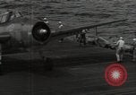 Image SB2C-5 aéronefs présents sur le support Golfe de Leyte, 1944, de la seconde 16 séquences d'archives historiques vidéo 65675074608