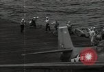 Image SB2C-5 aéronefs présents sur le support Golfe de Leyte, 1944, de la seconde 20 séquences d'archives historiques vidéo 65675074608