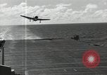 Image SB2C-5 aéronefs présents sur le support Golfe de Leyte, 1944, de la seconde 34 séquences d'archives historiques vidéo 65675074608