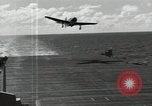 Image SB2C-5 aéronefs présents sur le support Golfe de Leyte, 1944, de la seconde 35 séquences d'archives historiques vidéo 65675074608