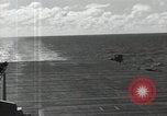 Image SB2C-5 aéronefs présents sur le support Golfe de Leyte, 1944, de la seconde 37 séquences d'archives historiques vidéo 65675074608