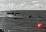 Image SB2C-5 aéronefs présents sur le support Golfe de Leyte, 1944, de la seconde 40 séquences d'archives historiques vidéo 65675074608