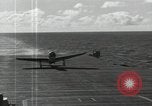 Image SB2C-5 aéronefs présents sur le support Golfe de Leyte, 1944, de la seconde 41 séquences d'archives historiques vidéo 65675074608