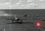 Image SB2C-5 aéronefs présents sur le support Golfe de Leyte, 1944, de la seconde 42 séquences d'archives historiques vidéo 65675074608