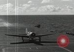 Image SB2C-5 aéronefs présents sur le support Golfe de Leyte, 1944, de la seconde 43 séquences d'archives historiques vidéo 65675074608