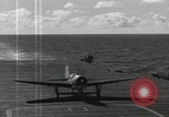 Image SB2C-5 aéronefs présents sur le support Golfe de Leyte, 1944, de la seconde 44 séquences d'archives historiques vidéo 65675074608
