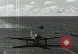 Image SB2C-5 aéronefs présents sur le support Golfe de Leyte, 1944, de la seconde 45 séquences d'archives historiques vidéo 65675074608