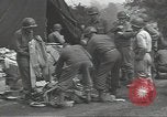 Standbild Unternehmen einen Soldaten Torquay England, 1944, aus Sekunde 9 historischem Filmmaterial Videoclip 65675074617