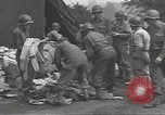 Standbild Unternehmen einen Soldaten Torquay England, 1944, aus Sekunde 10 historischem Filmmaterial Videoclip 65675074617