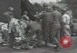 Standbild Unternehmen einen Soldaten Torquay England, 1944, aus Sekunde 12 historischem Filmmaterial Videoclip 65675074617
