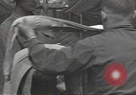 Standbild Unternehmen einen Soldaten Torquay England, 1944, aus Sekunde 17 historischem Filmmaterial Videoclip 65675074617