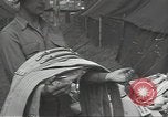 Standbild Unternehmen einen Soldaten Torquay England, 1944, aus Sekunde 18 historischem Filmmaterial Videoclip 65675074617